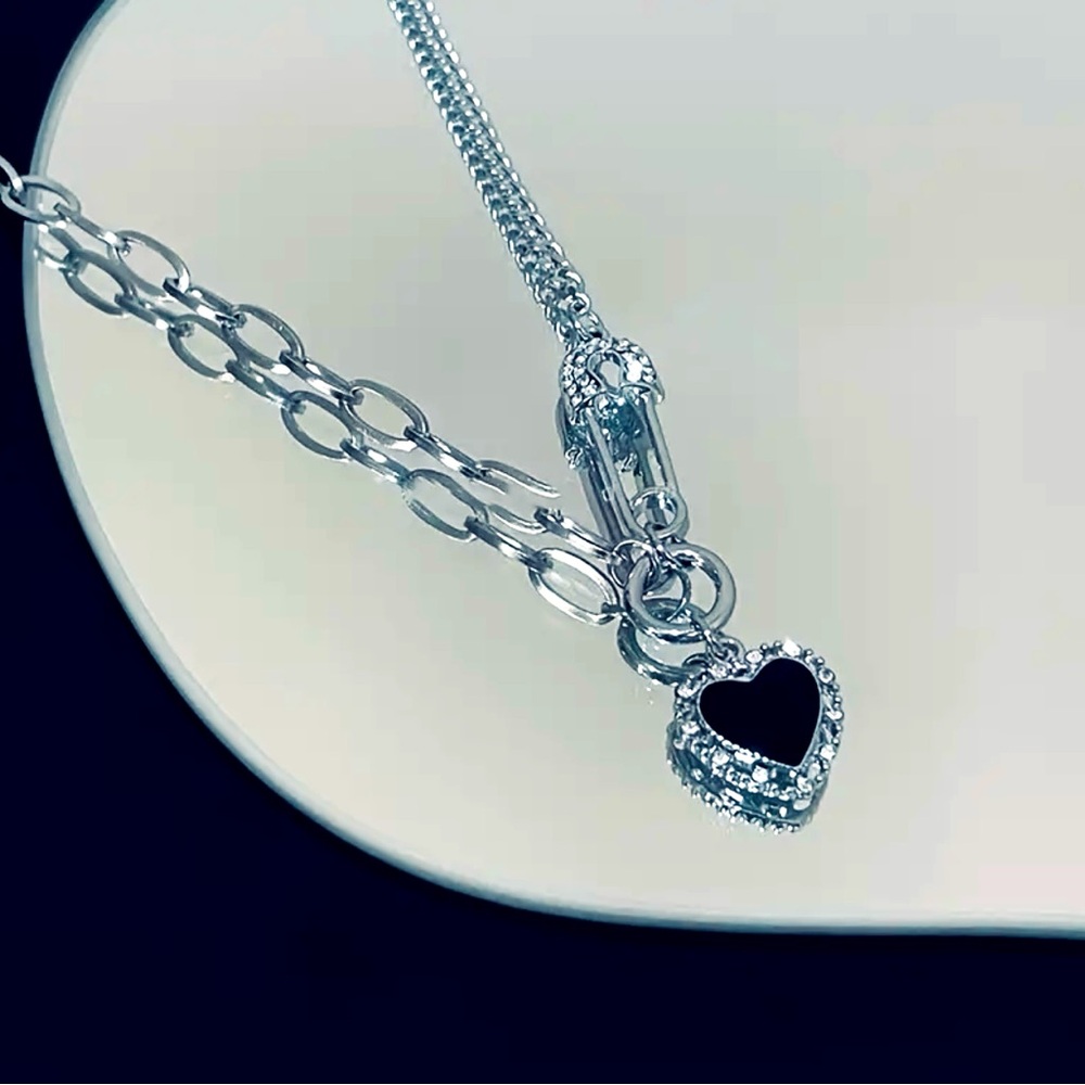 New - Elegant Titanium Black Heart Zircon Necklace